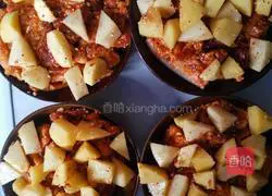 Illustration of how to make steamed pork with potato flour 4