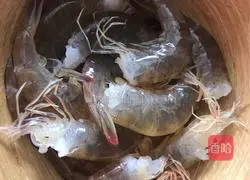 Illustration of how to make spicy shrimps 1