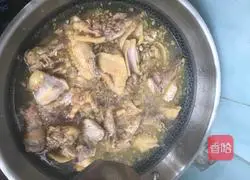 Illustration of how to make Hakka fried chicken with wine 4