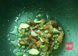 Illustration of how to make fried pork slices with oyster mushrooms 6