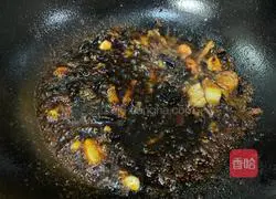 Illustration of how to make spicy stir-fried razor clams 4