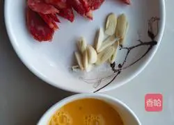 Illustration of how to make sausage and scrambled eggs 2