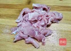 Illustration of how to make fried pork slices with green and red pepper and zucchini 2