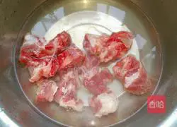 Recipe for kelp braised pork ribs (braised version) 2