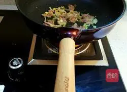 Illustration of how to make fried carrots with pepper 3