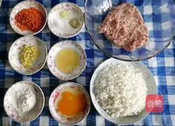 Illustration of how to make pearl meatballs 1