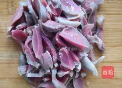 Illustration of how to make spicy and sour chicken offal 4