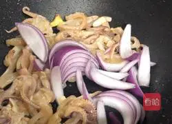 Illustration of how to make fried squid with onions 4