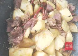 Illustration of how to cook beef with potatoes 8