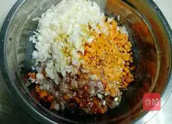 Illustration of how to make stuffed loofah 2