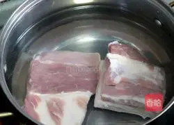 Illustration of how to make Sichuan-flavored twice-cooked pork 2