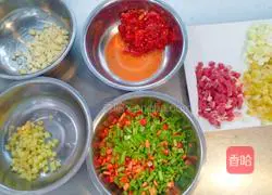 Illustration of how to make dry roasted fish 1