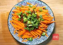 Illustration of how to make steamed shredded carrots with mushroom and beef sauce 3