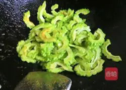 Illustration of how to make fried pork slices with bitter melon 9