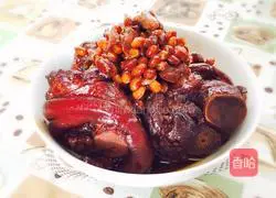 Soybean braised pig trotters recipe 7
