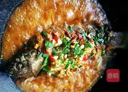 Illustration of braised crucian carp in braised soil 15