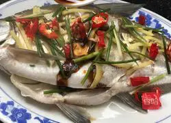 Illustration of how to make steamed Wuchang fish 8