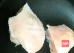 Illustration of how to make fat-reduced spicy chicken shreds 2