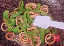 Illustration of how to make fried squid rings with bell pepper 7