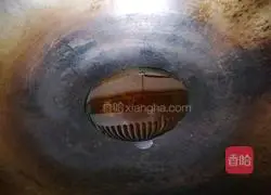 Illustration of how to make fried pork slices with green and red pepper and zucchini 11