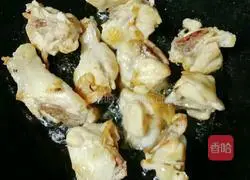 Illustration of how to cook chicken legs with mushrooms and potatoes 4