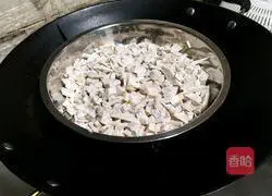 Illustration of how to make pan-fried taro cake 3