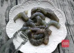 Illustration of how to make fried rice cakes with fresh vegetables and shrimp balls 3