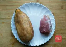 Illustration of how to make fried shredded pork with lotus root 1