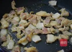 Illustration of how to stir-fry bitter melon with meat 3