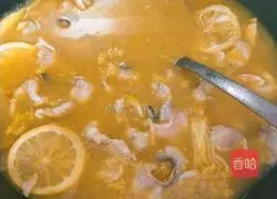 Illustration of how to make lemon fish in golden soup 6