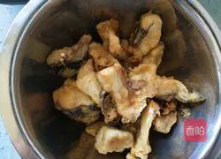 Illustration of how to make spicy and sour fish cubes 6