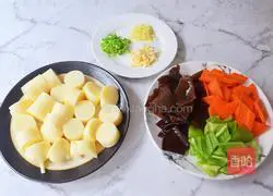 Illustration of home-style scrambled egg and tofu bento 2