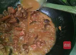 Illustration of Braised Chicken with Mushrooms and Yellow Potatoes 6