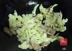 Illustration of how to make stir-fried organic cauliflower 6