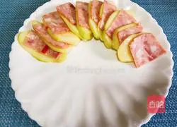 Illustration of how to make steamed potato slices with bacon 6