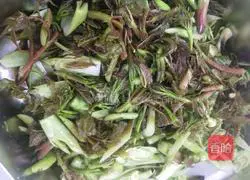 Illustration of how to stir-fry ham and thorn sprouts 4