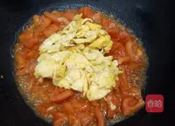 Illustration of how to make scrambled eggs with tomatoes 10