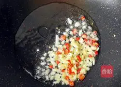 Illustration of how to stir-fry minced meat with chives and moss 12