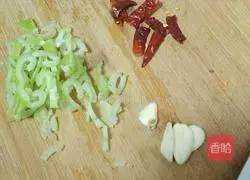 Fried Sausage Illustration of how to make garlic moss 3