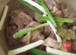 Illustration of how to make tomato beef brisket 4