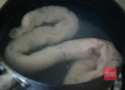 Illustration of how to make fried sausage with double peppers 1