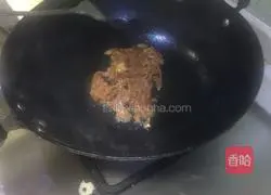 Illustration of how to make shredded green pepper and beef 3