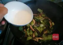 Illustration of how to cook rapeseed with mushrooms 13