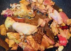 Illustration of how to make chestnut roast chicken 6