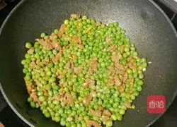 Illustration of how to make fried peas with beef cubes 14