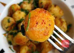 Illustration of how to make pan-fried baby potatoes 10