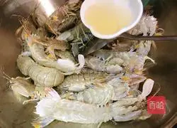 Illustration of how to make garlic shrimp 7