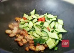 Illustration of how to make cucumber and fried meat 4
