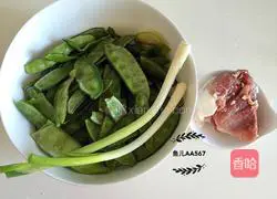 Fried pork with pig ears and beans Illustration of how to do it 1