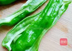 Illustration of how to make fried eggs with green pepper 2